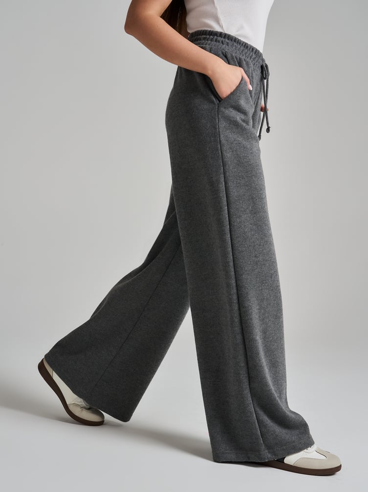 Брюки трикотажные широкие