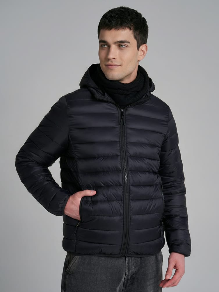 Демисезонная теплая куртка на синтепоне с капюшоном