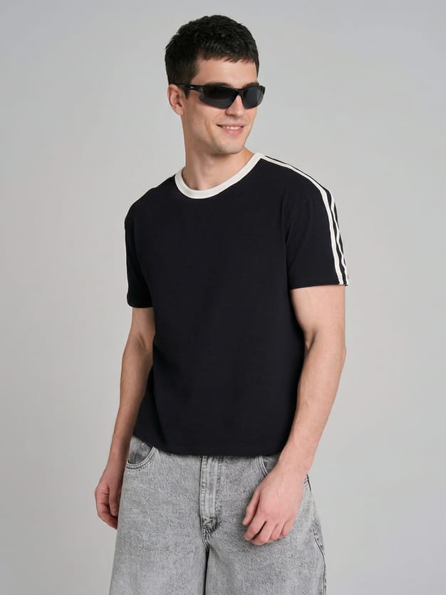 Футболка спортивная с лампасами