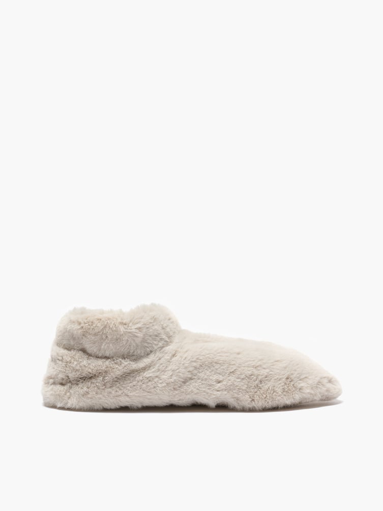 Закрытые меховые тапочки