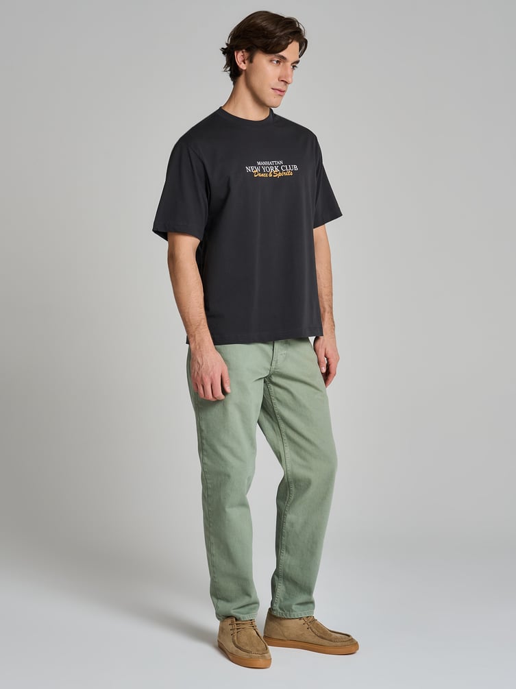 Футболка с принтом на спине