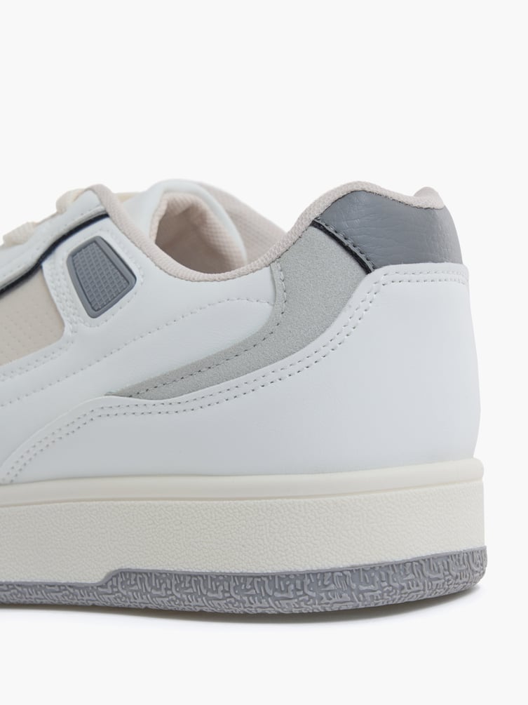 Кроссовки спортивные