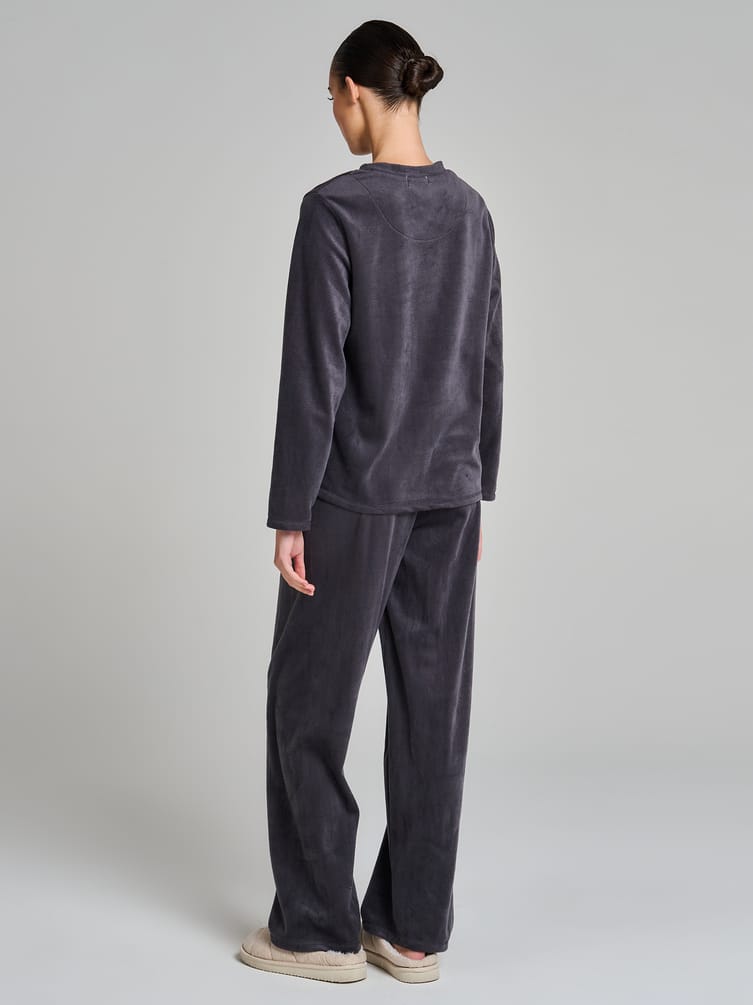 Теплая пижама с надписью и брюками