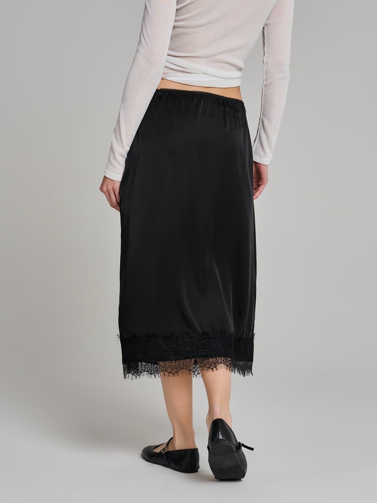 Юбка миди атласная с кружевом в бельевом стиле