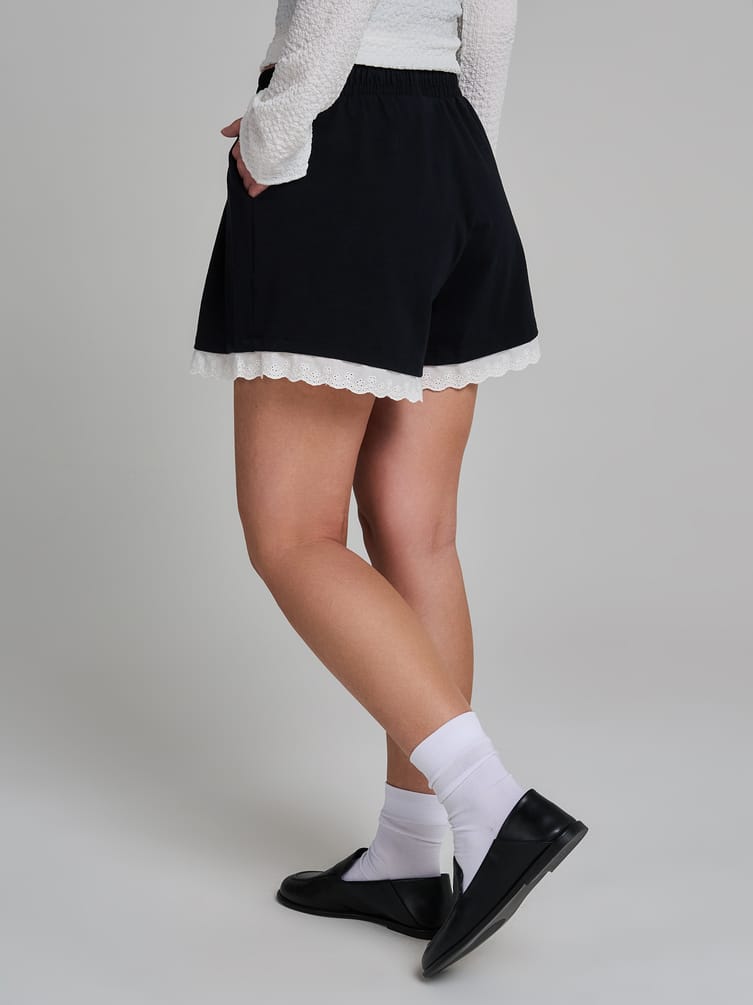 Шорты повседневные с кружевом