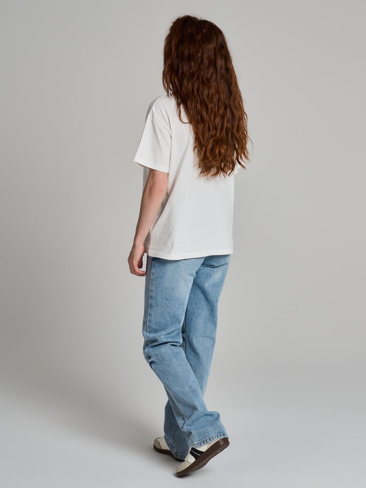 Джинсы прямые с потертостями