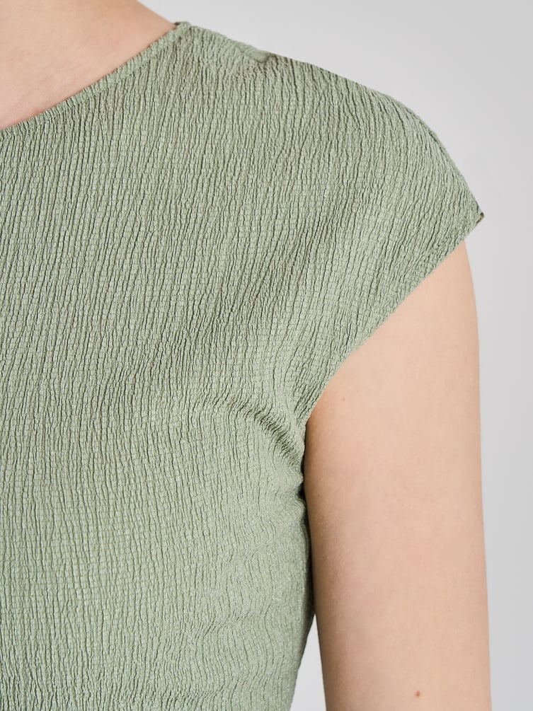 Футболка с драпировкой на талии