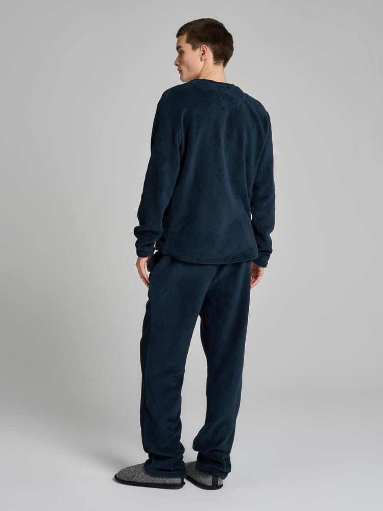 Пижама плюшевая со спортивной нашивкой и брюками