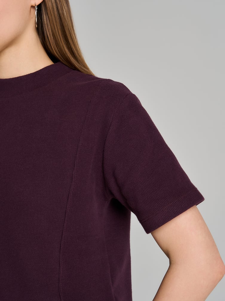 Укороченная футболка в рубчик