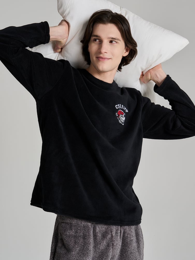 Пижама плюшевая с вышивкой и брюками