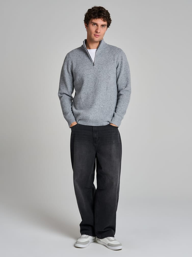 Свитер трикотажный с воротником и полузамком