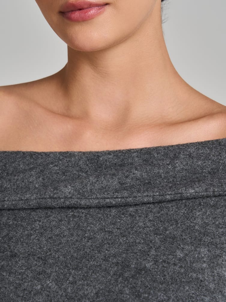 Лонгслив вечерний с фигурным вырезом