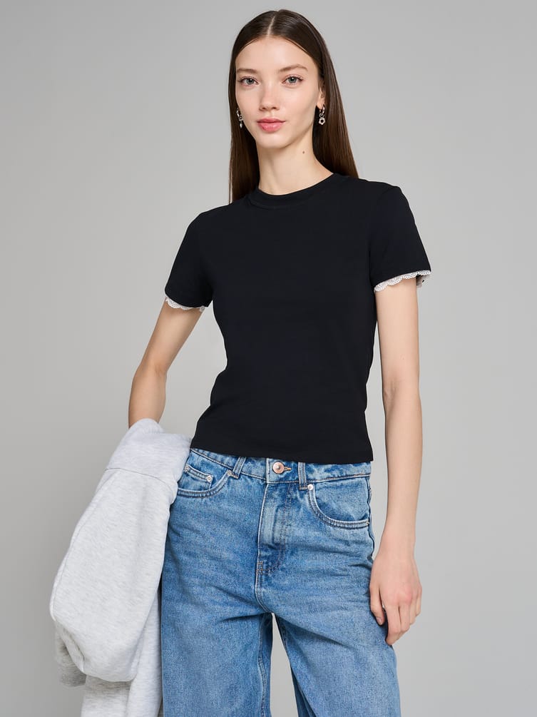 Короткая футболка с кружевом