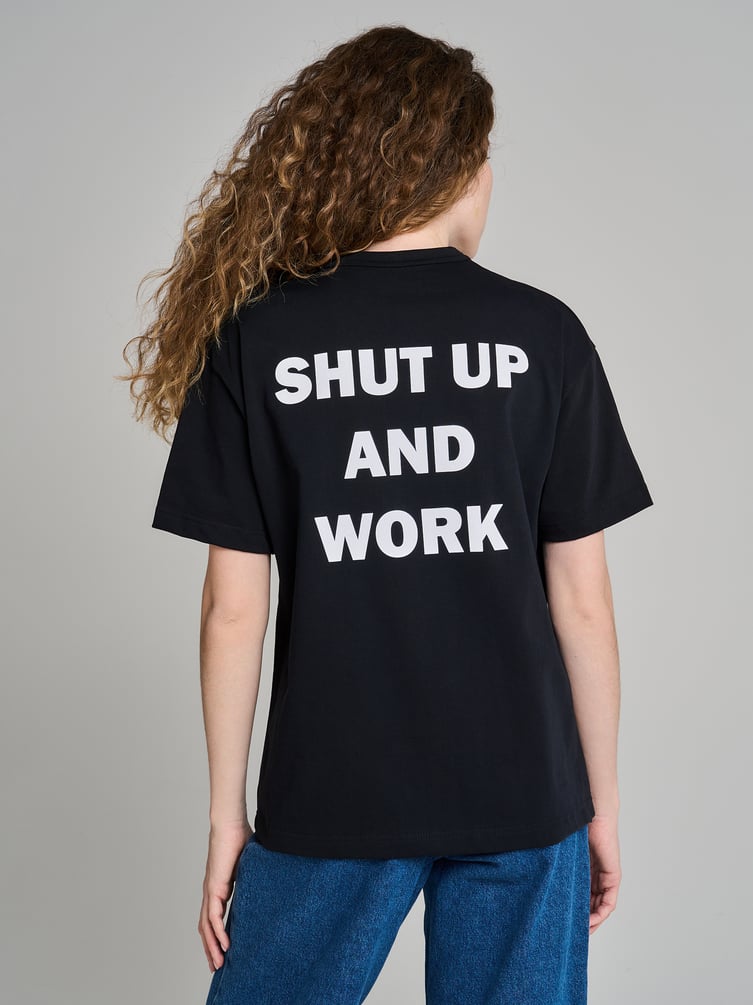 Футболка плотная с надписью на спине