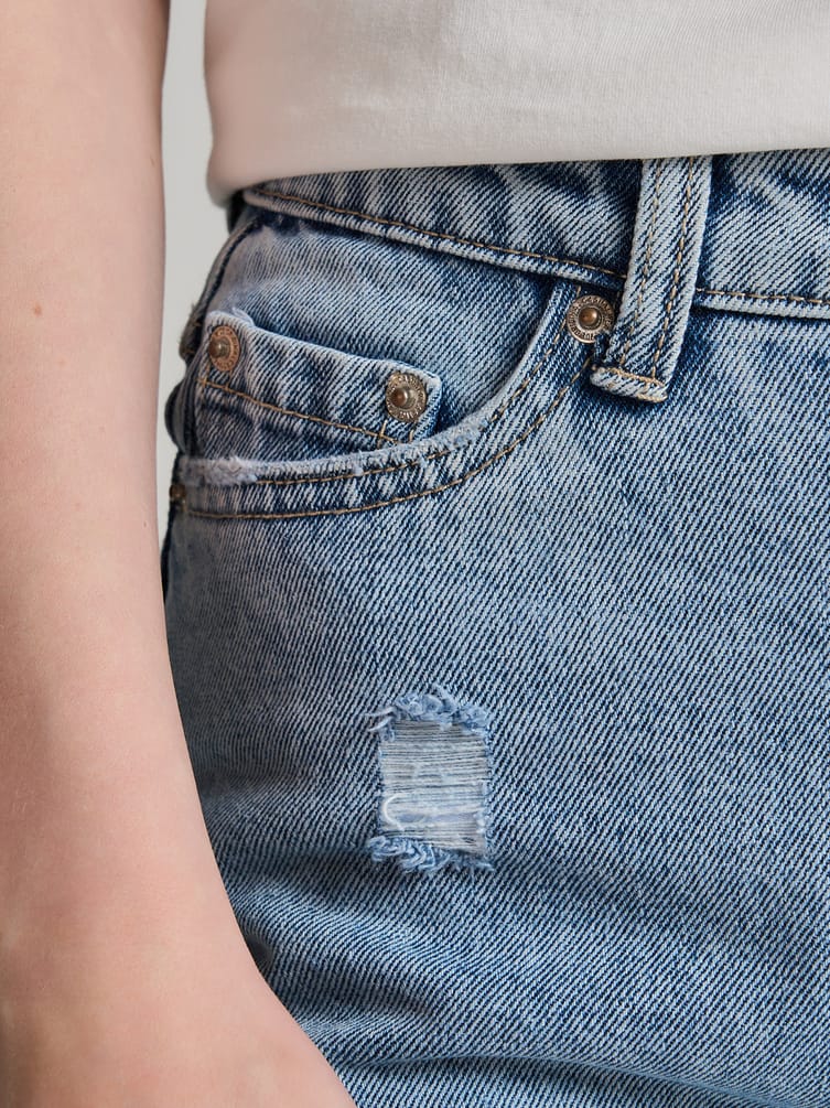 Джинсы прямые с потертостями