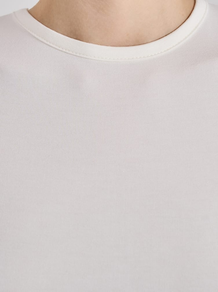 Приталенная футболка с драпировкой