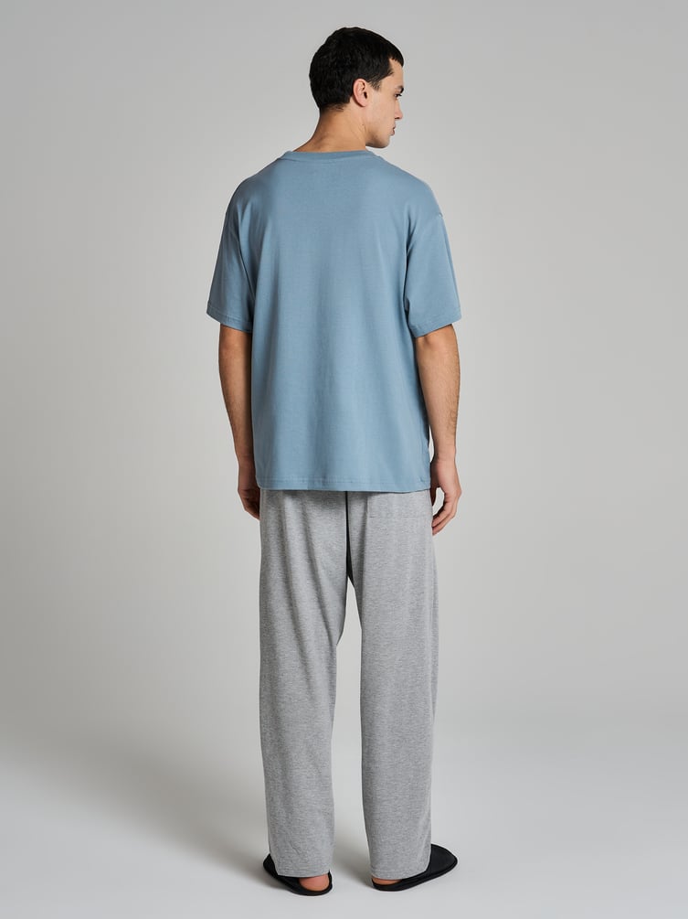 Пижама с футболкой и брюками