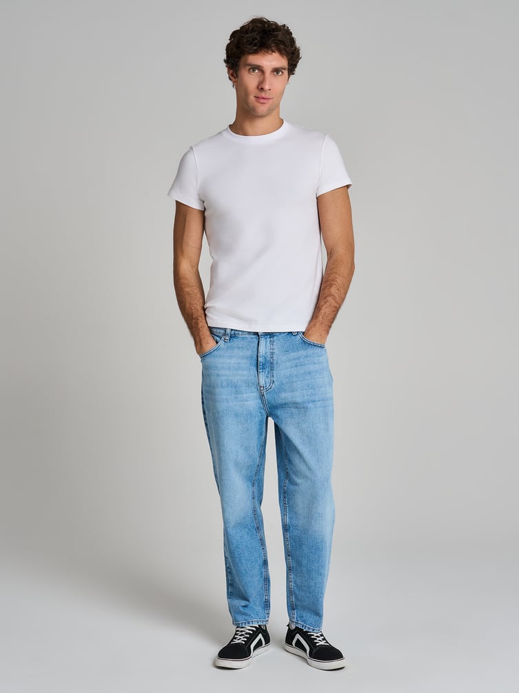 Укороченные джинсы зауженные