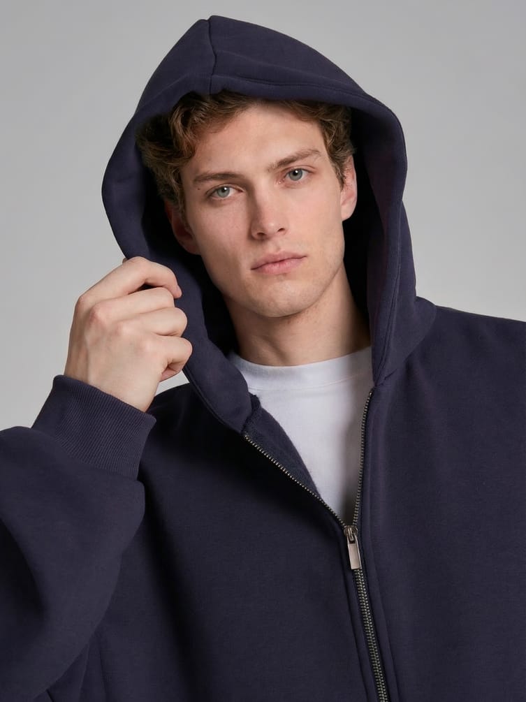 Толстовка оверсайз с надписью на спине