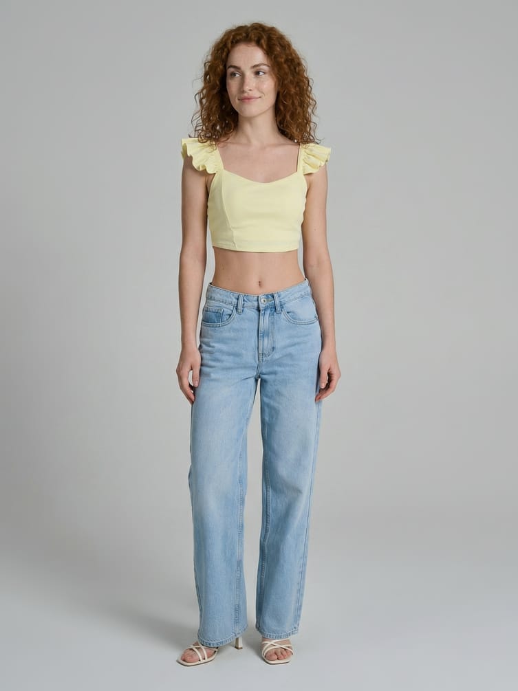 Короткий топ с рюшами на лямках