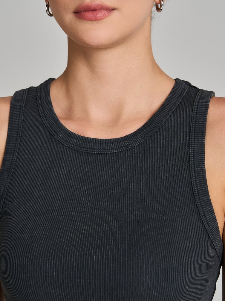 Майка на широких бретелях с вареным эффектом