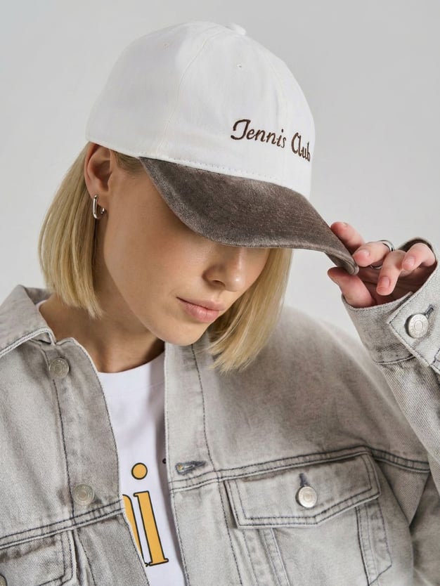 Бейсболка с вышивкой надписи