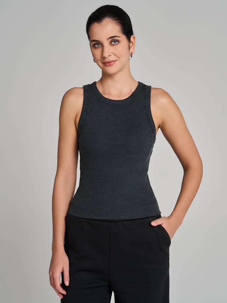 Майка на широких бретелях с вареным эффектом