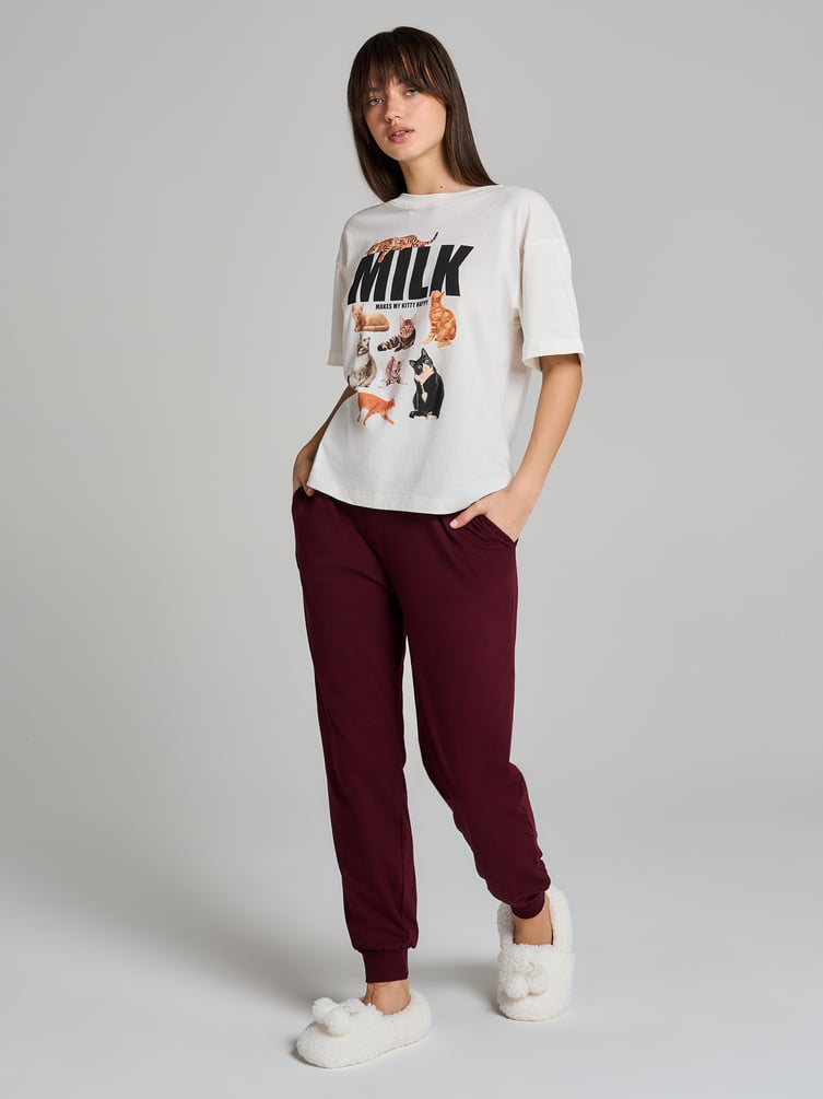 Пижама с принтом котиков и брюками