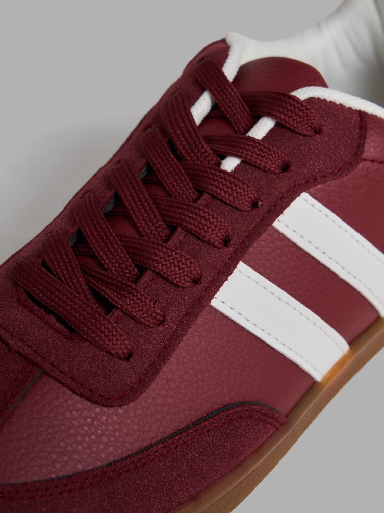 Кроссовки с полосками