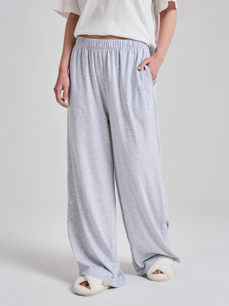 Пижама с надписью и брюками