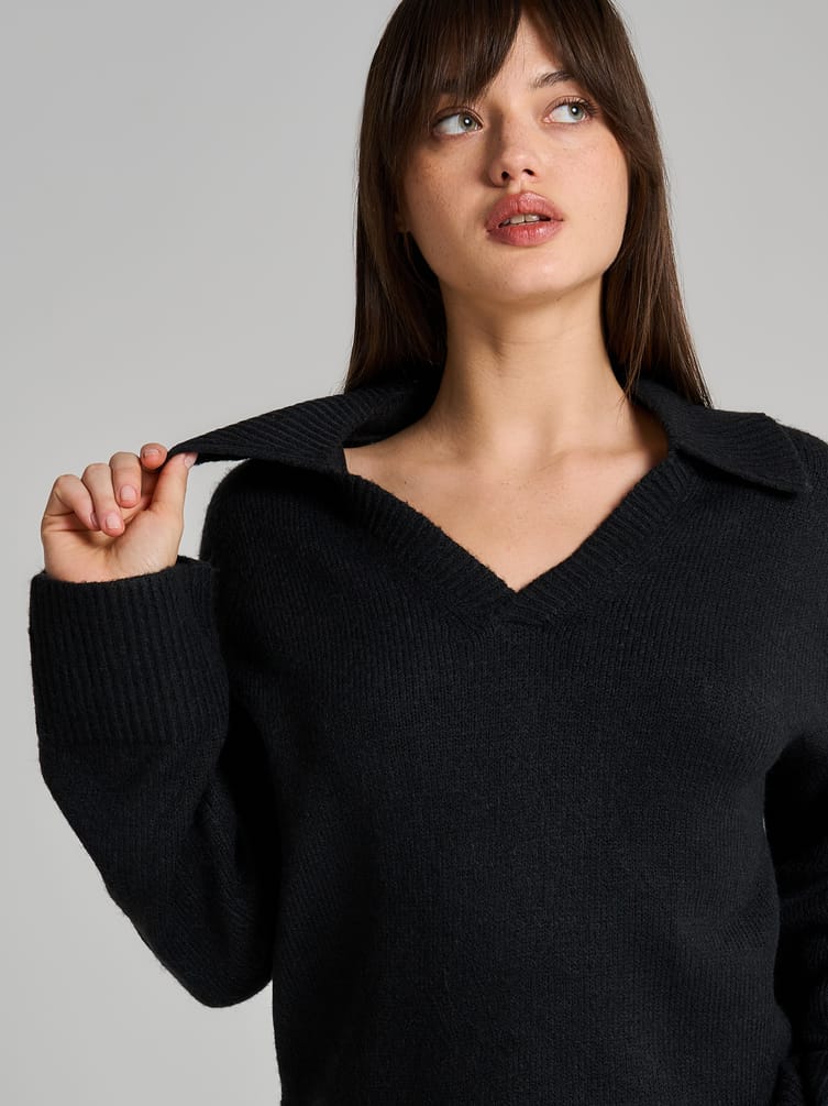 Вязаный пуловер с воротником