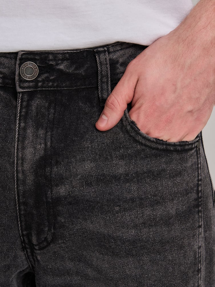 Джинсы багги с декоративным смещенным швом