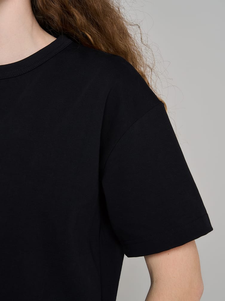 Футболка плотная с надписью на спине