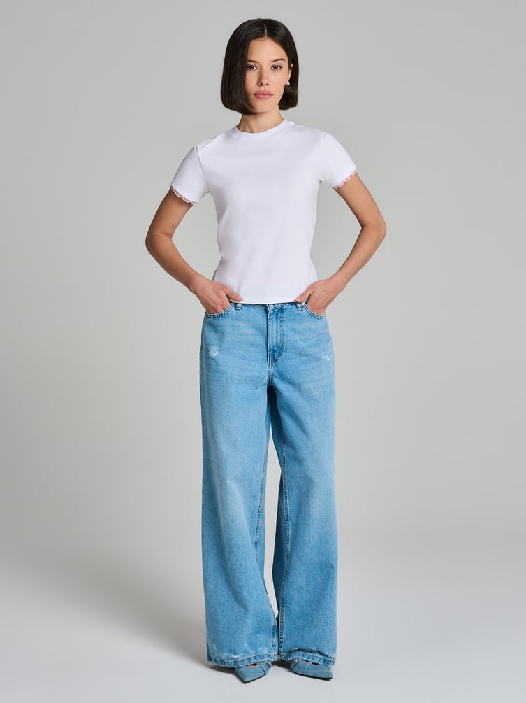 Короткая футболка с кружевом