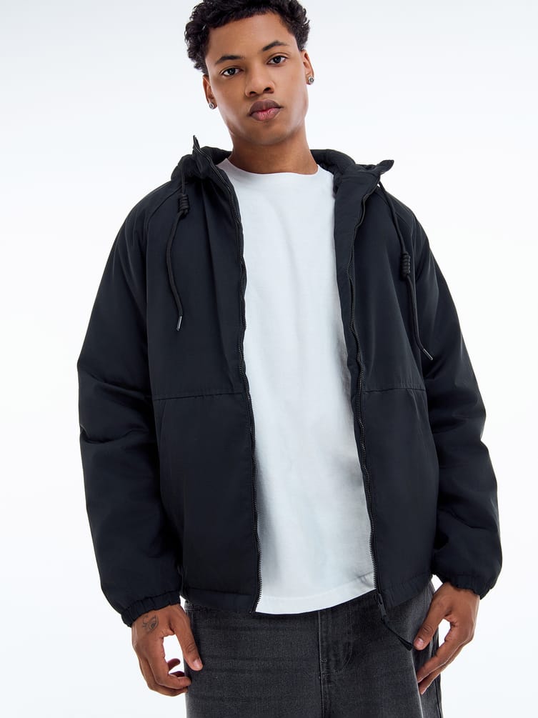 Демисезонная куртка с капюшоном