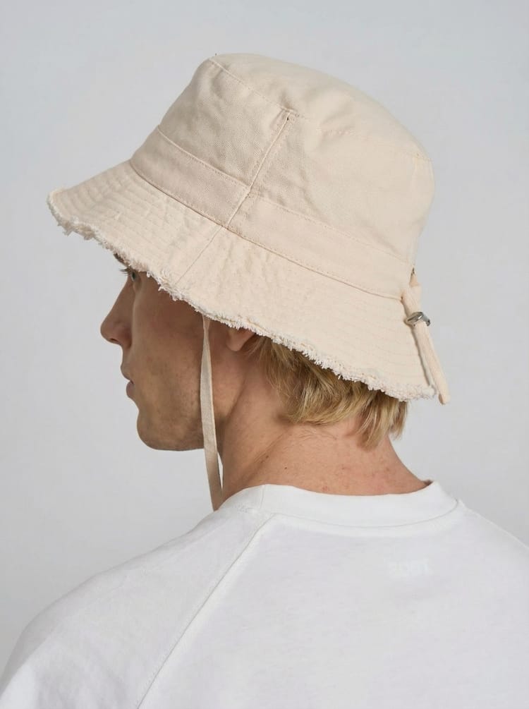 Панама с бахромой и завязками