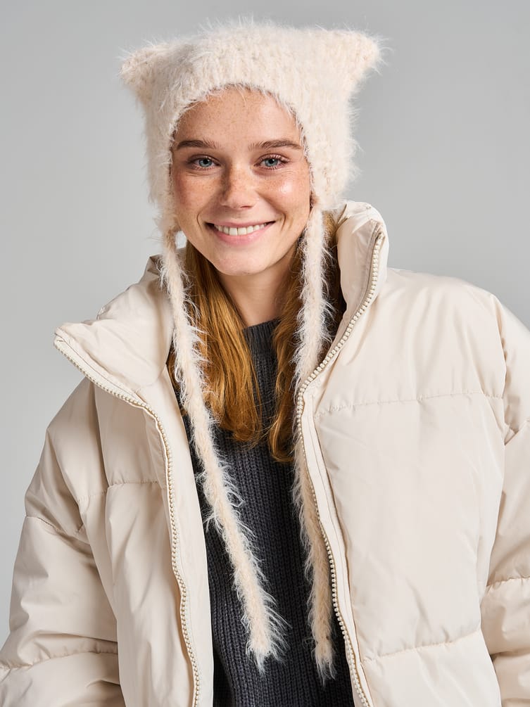 Шапка-чепчик на завязках с ушками