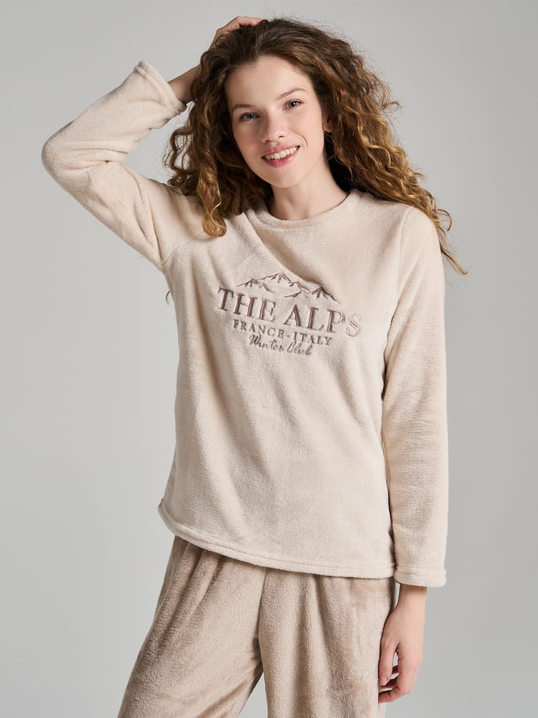 Плюшевая пижама с вышивкой и брюками