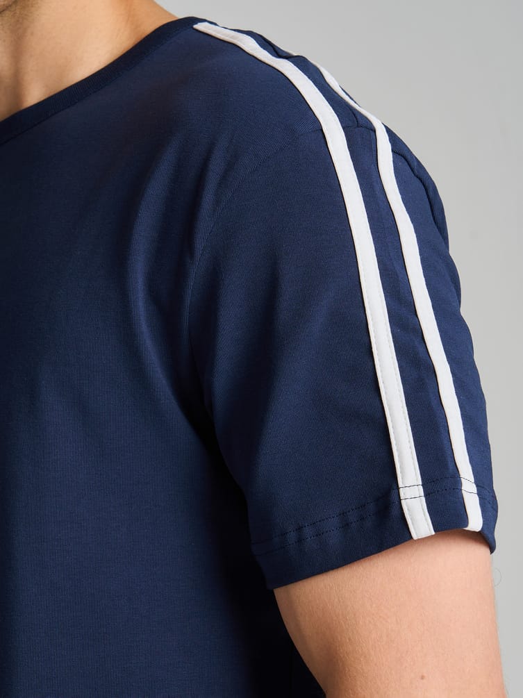 Футболка спортивная с надписью и лампасами