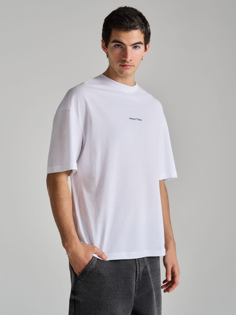 Футболка с принтом программного кода на спине