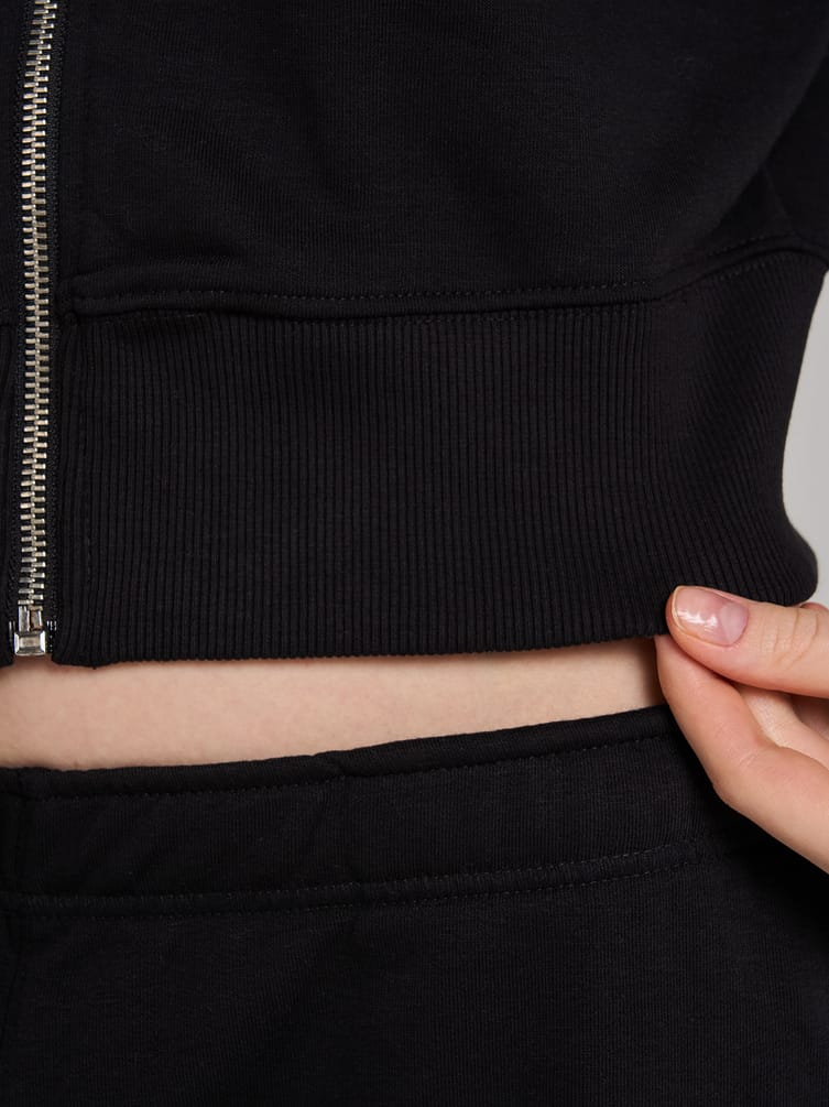 Укороченная толстовка с капюшоном