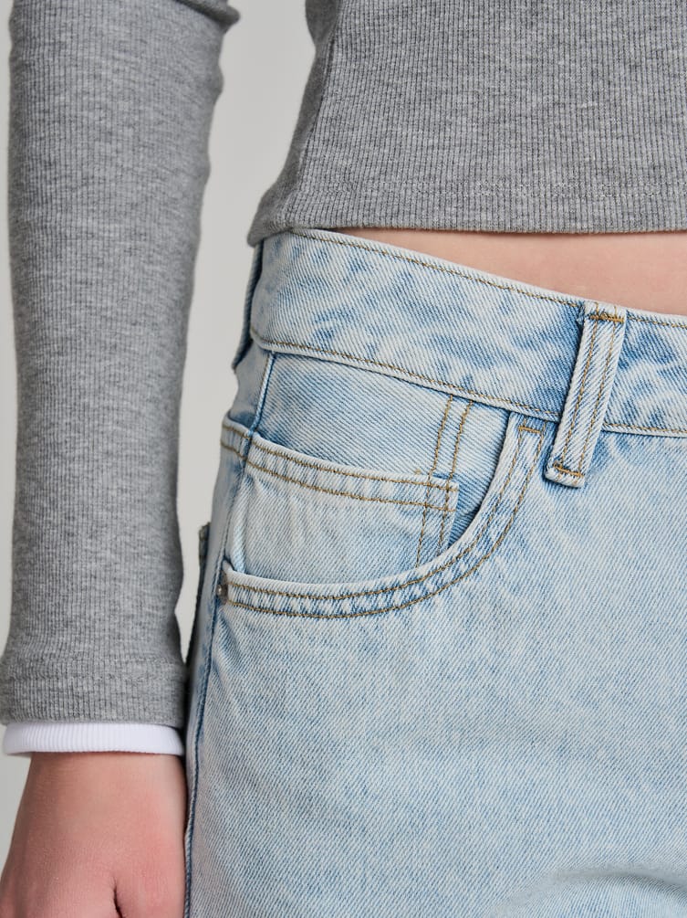 Джинсы широкие с вареным эффектом