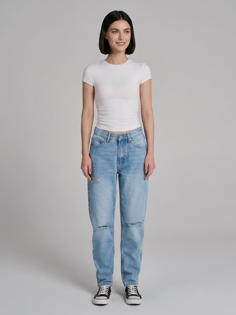 Джинсы момы с разрезами на коленках