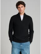 Свитер трикотажный с воротником и полузамком