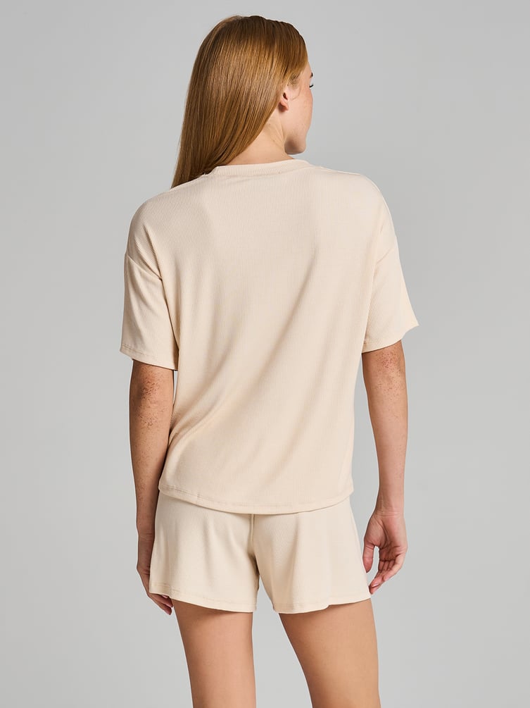 Пижама из вискозы с футболкой и шортами