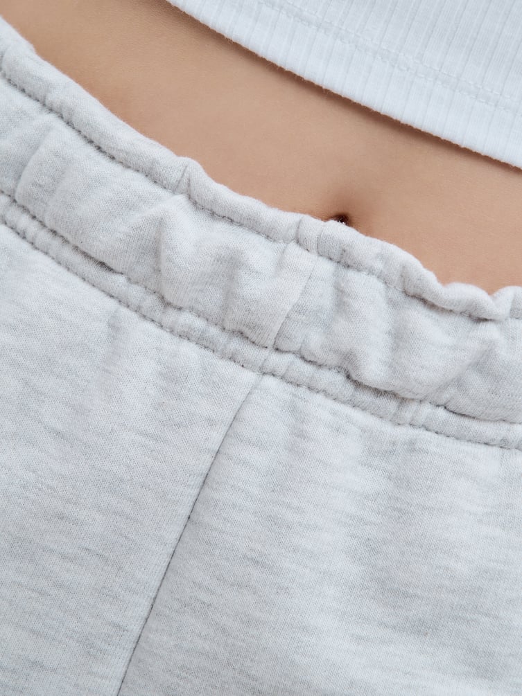 Спортивные брюки с лампасами