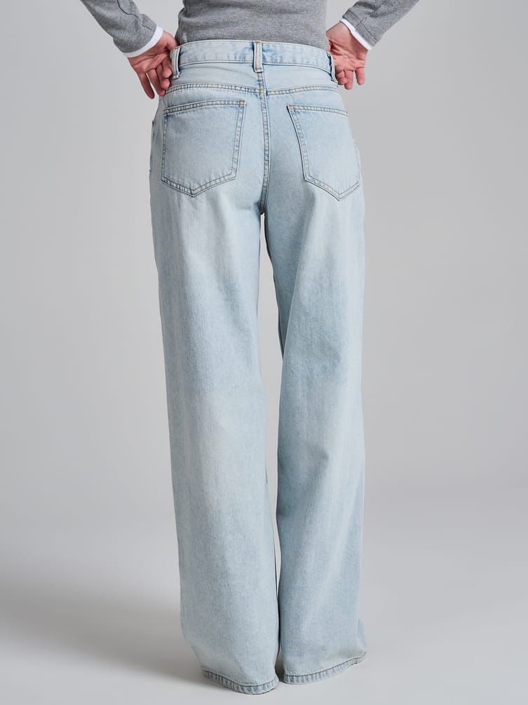 Джинсы широкие с вареным эффектом