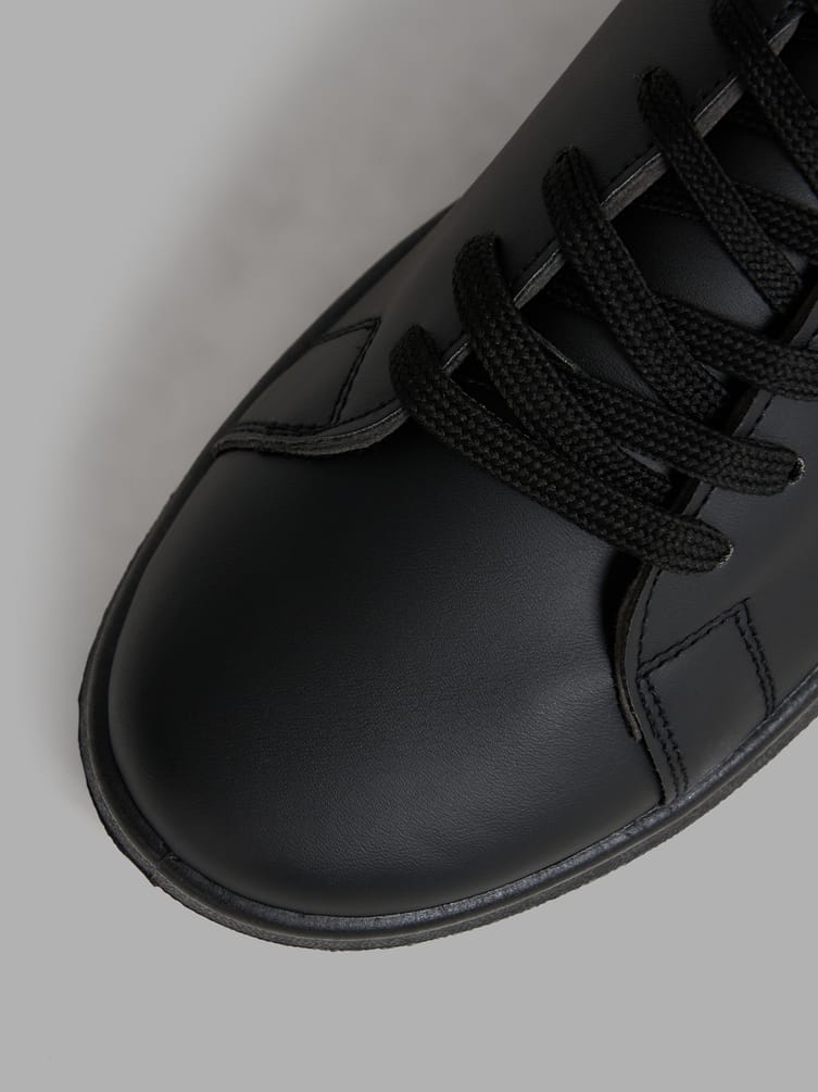 Кроссовки низкие спортивные