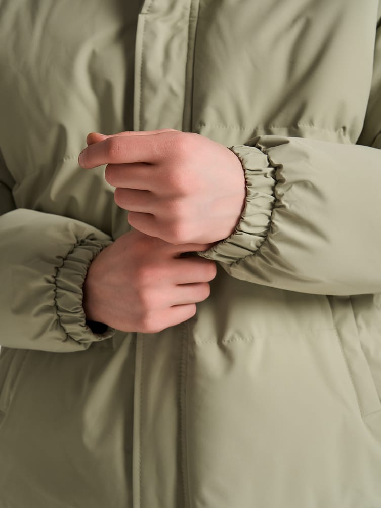 Куртка зимняя с капюшоном на синтепоне