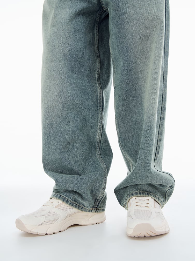 Спортивные кроссовки с сеткой